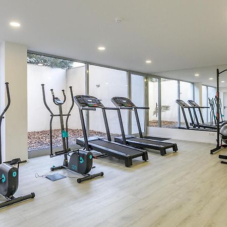 Lovelystay - Modern Loft With Gym & Free Parking Minutes Away From Cbd Porto Exterior foto
