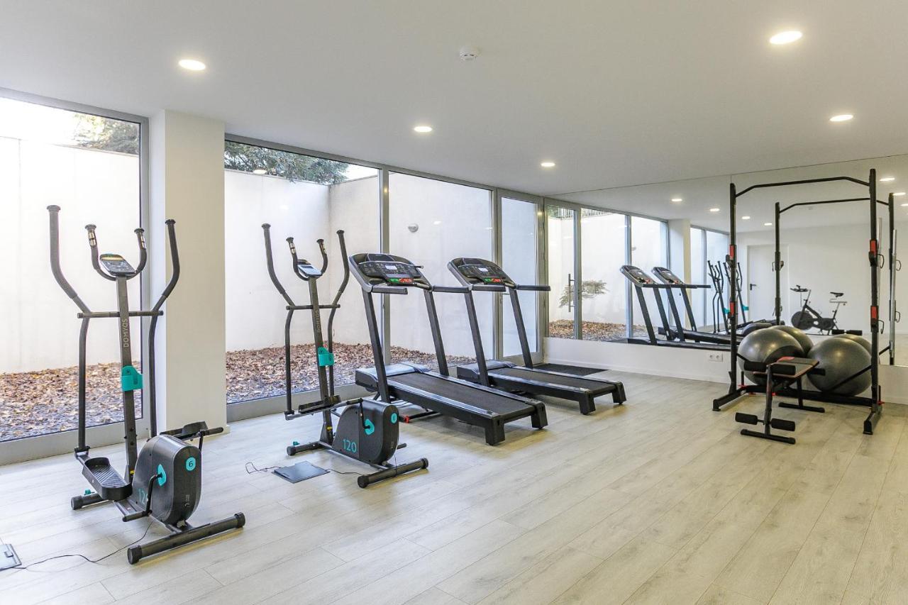 Lovelystay - Modern Loft With Gym & Free Parking Minutes Away From Cbd Porto Exterior foto