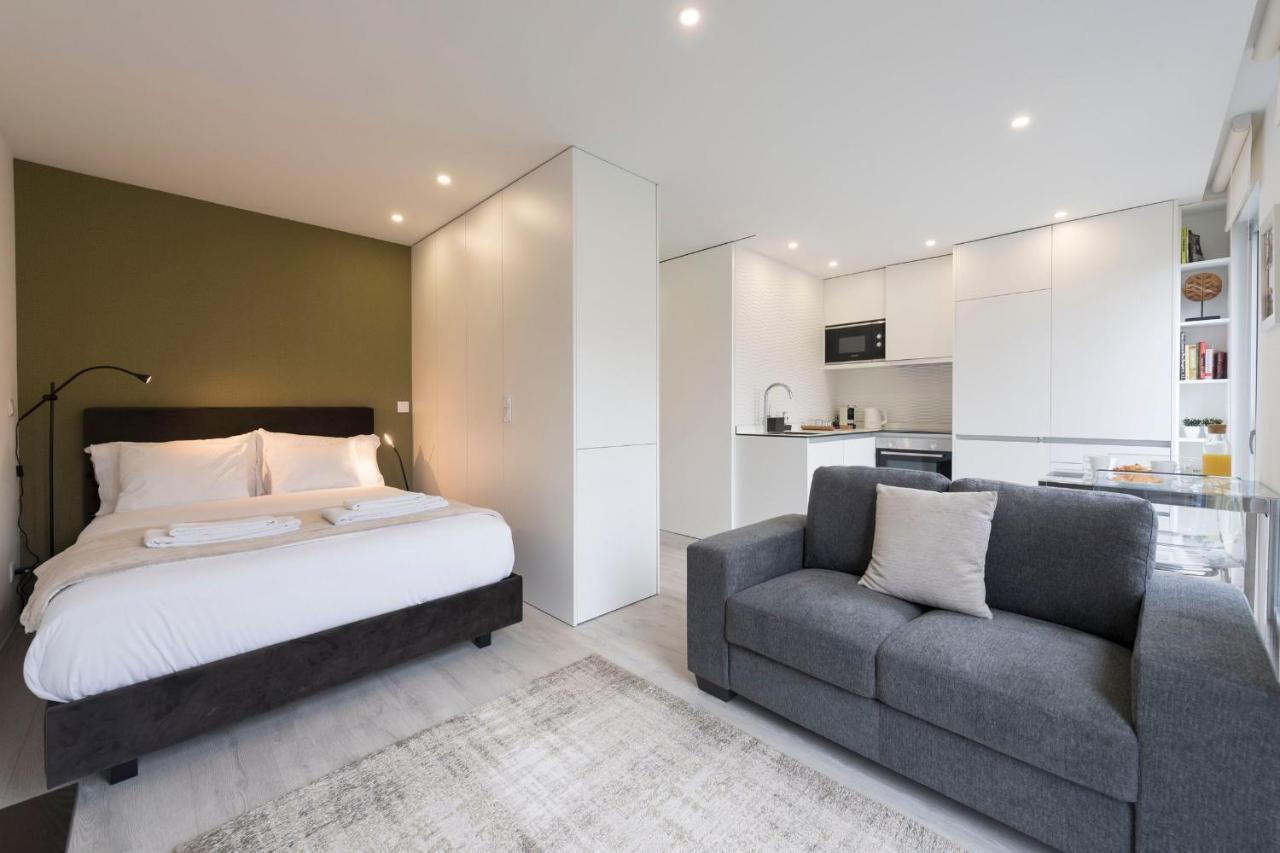 Lovelystay - Modern Loft With Gym & Free Parking Minutes Away From Cbd Porto Exterior foto
