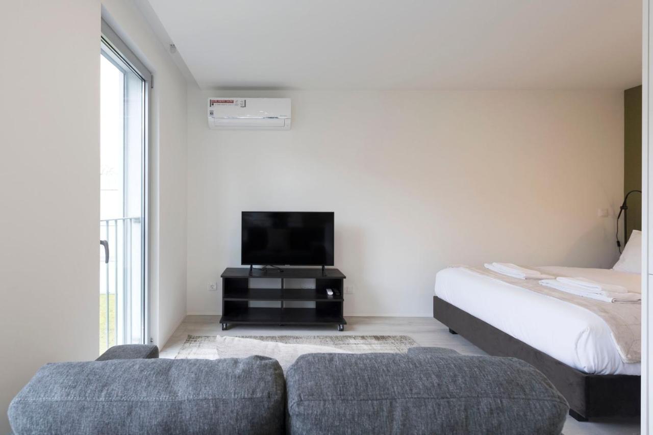 Lovelystay - Modern Loft With Gym & Free Parking Minutes Away From Cbd Porto Exterior foto