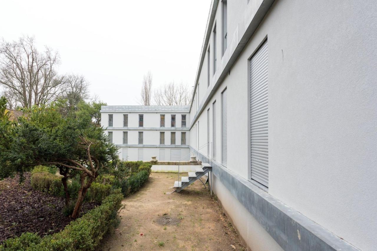Lovelystay - Modern Loft With Gym & Free Parking Minutes Away From Cbd Porto Exterior foto