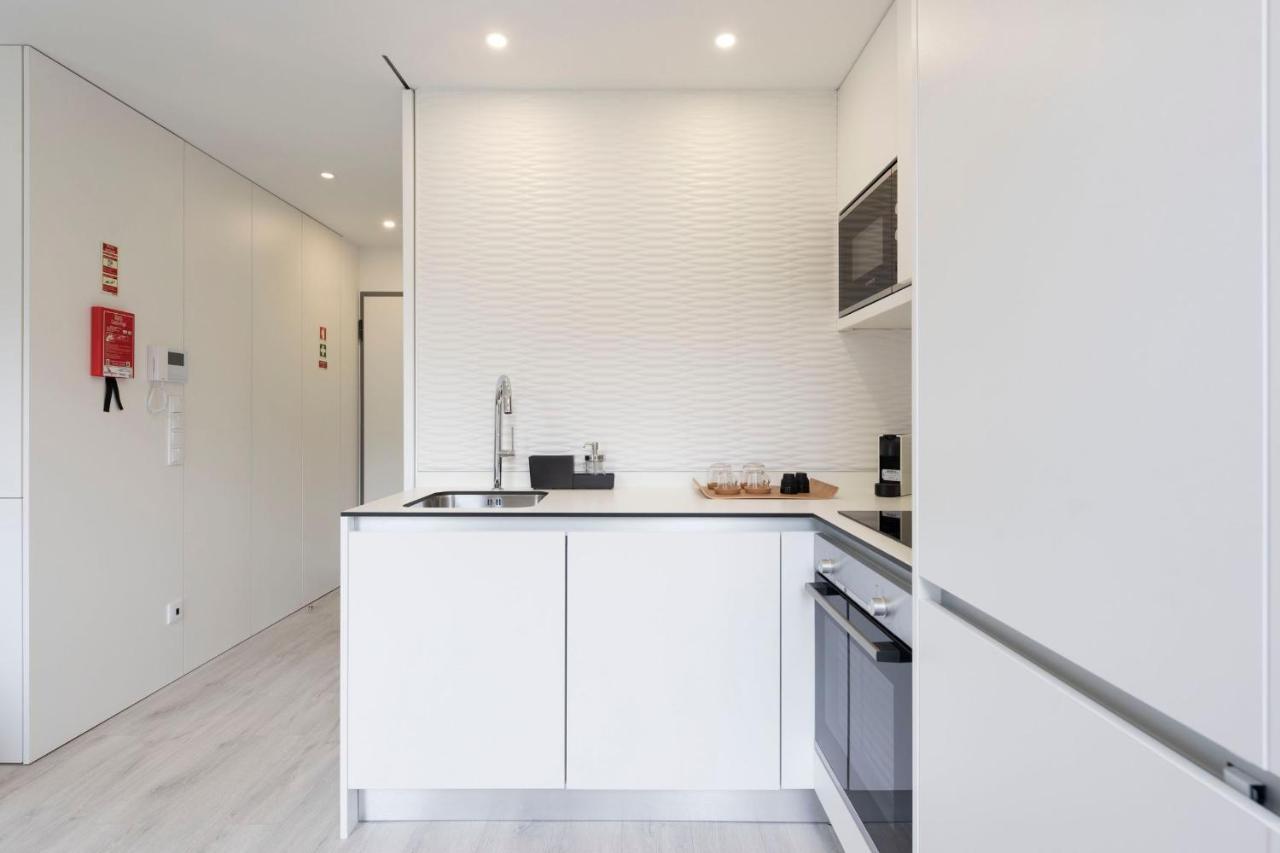 Lovelystay - Modern Loft With Gym & Free Parking Minutes Away From Cbd Porto Exterior foto