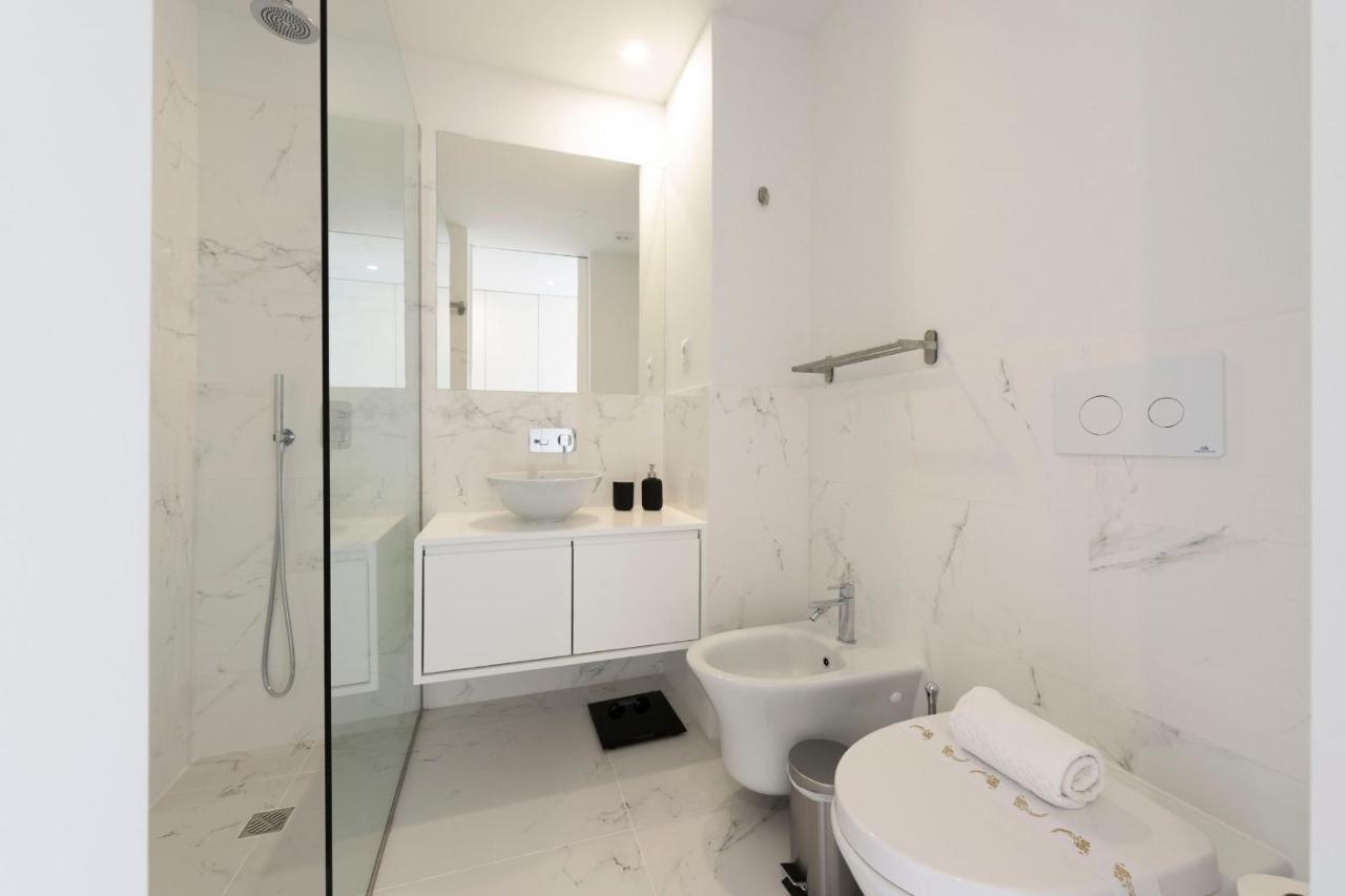 Lovelystay - Modern Loft With Gym & Free Parking Minutes Away From Cbd Porto Exterior foto