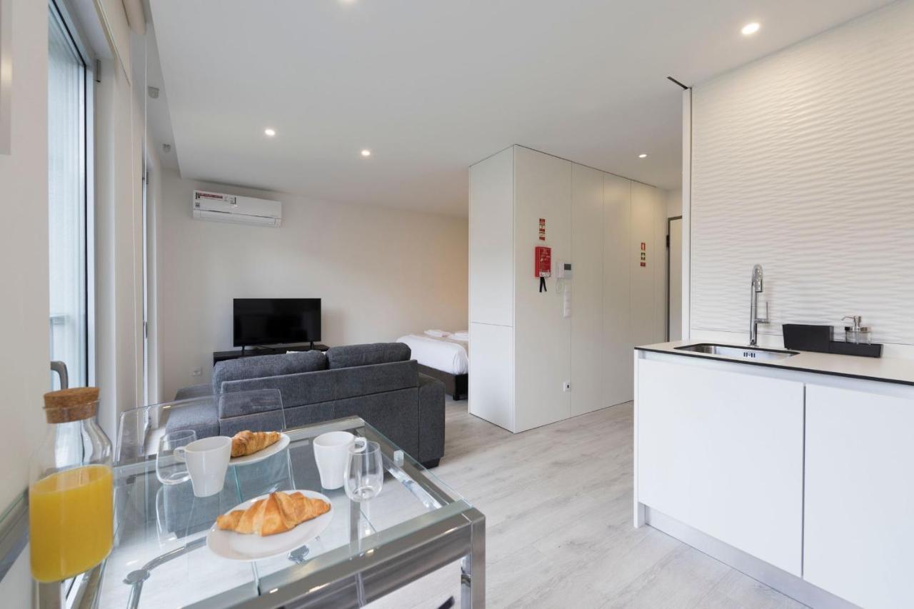 Lovelystay - Modern Loft With Gym & Free Parking Minutes Away From Cbd Porto Exterior foto